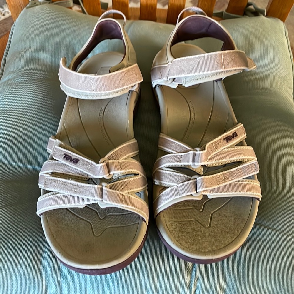 Women’s Grey/Purple Teva Tirra Sandals Size 9.